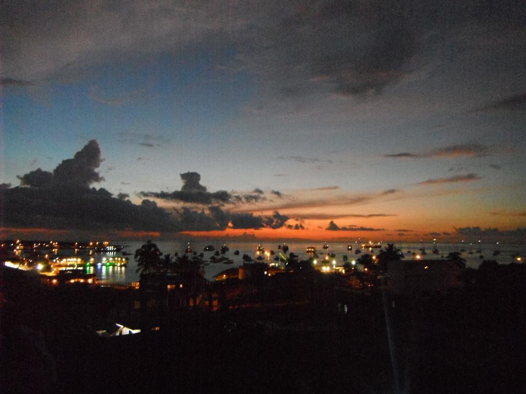 Dolphin House Hotel ปูแอร์โต บาเกริโซ โมเรโน ภายนอก รูปภาพ