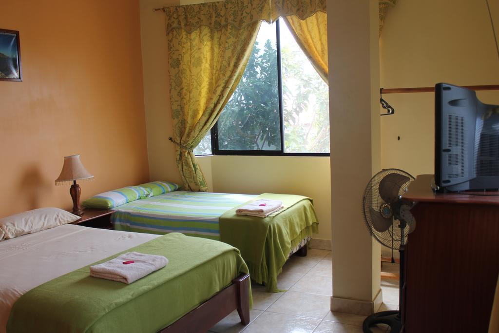 Dolphin House Hotel ปูแอร์โต บาเกริโซ โมเรโน ภายนอก รูปภาพ