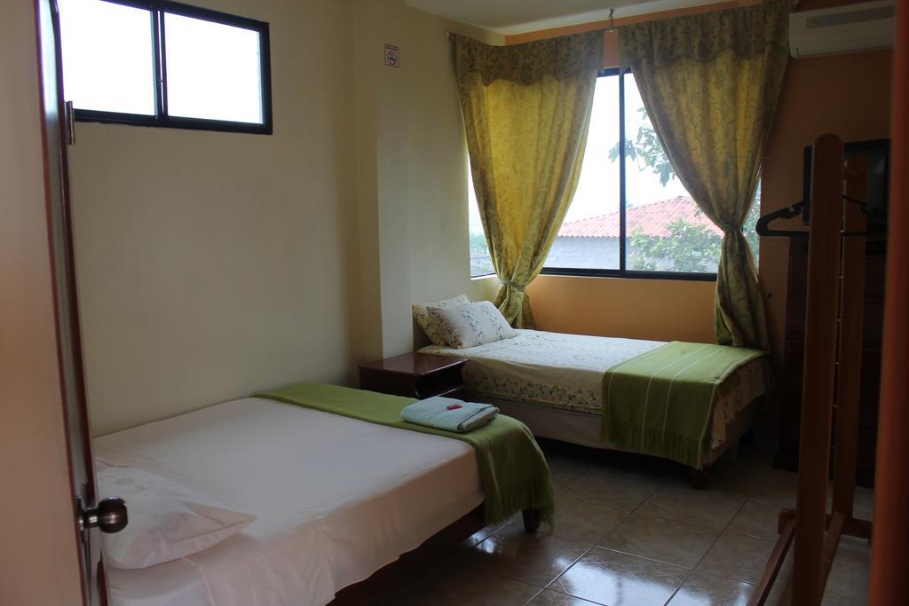 Dolphin House Hotel ปูแอร์โต บาเกริโซ โมเรโน ภายนอก รูปภาพ