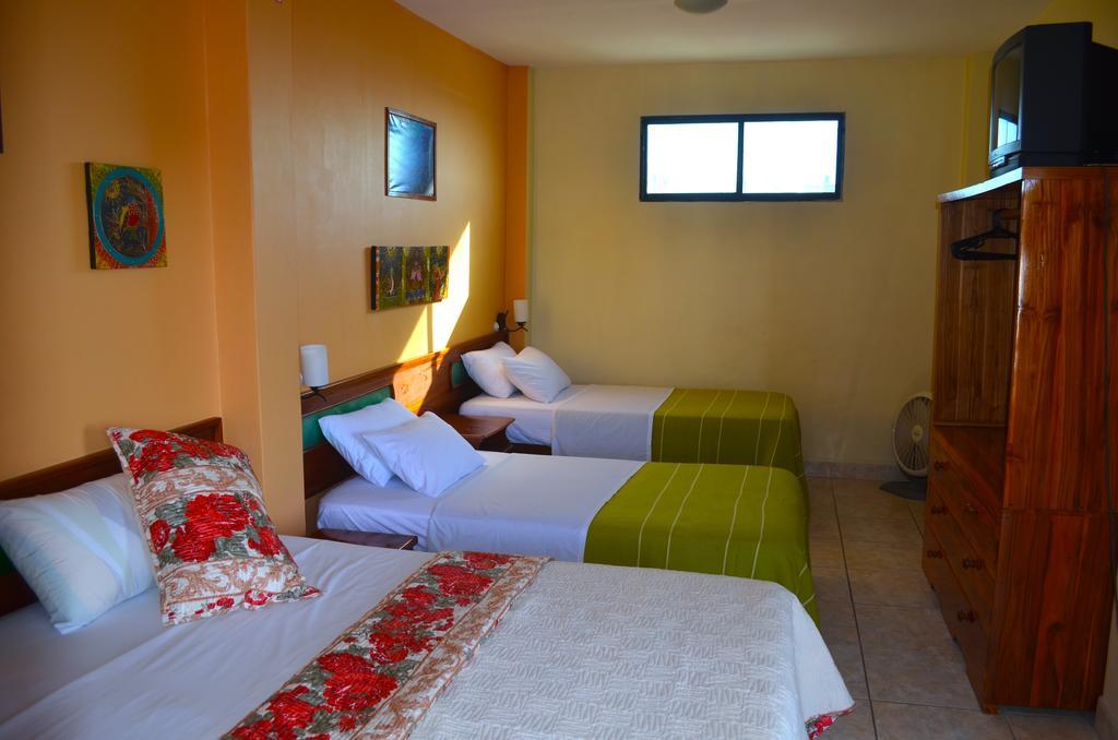 Dolphin House Hotel ปูแอร์โต บาเกริโซ โมเรโน ภายนอก รูปภาพ