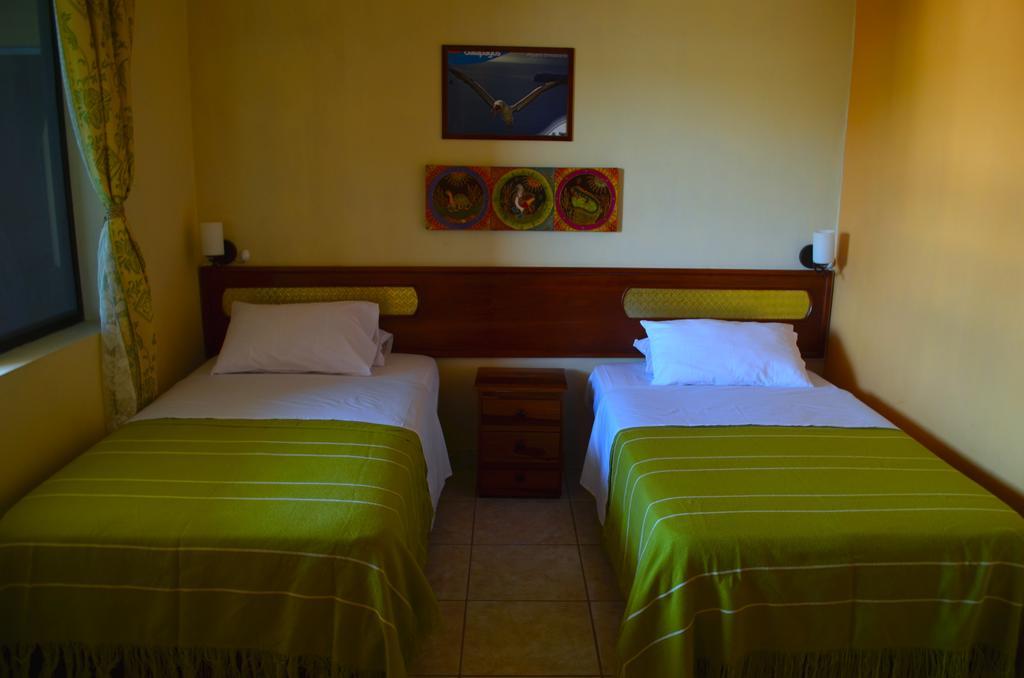 Dolphin House Hotel ปูแอร์โต บาเกริโซ โมเรโน ภายนอก รูปภาพ
