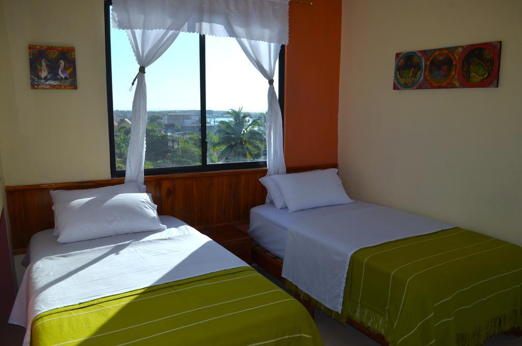 Dolphin House Hotel ปูแอร์โต บาเกริโซ โมเรโน ภายนอก รูปภาพ