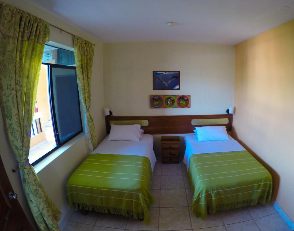 Dolphin House Hotel ปูแอร์โต บาเกริโซ โมเรโน ภายนอก รูปภาพ